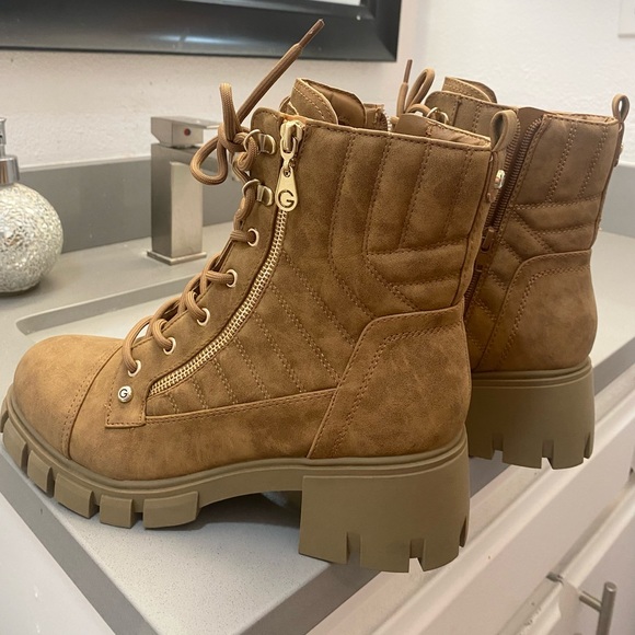 ****GUESS BOOTS!**** - Picture 3 of 7